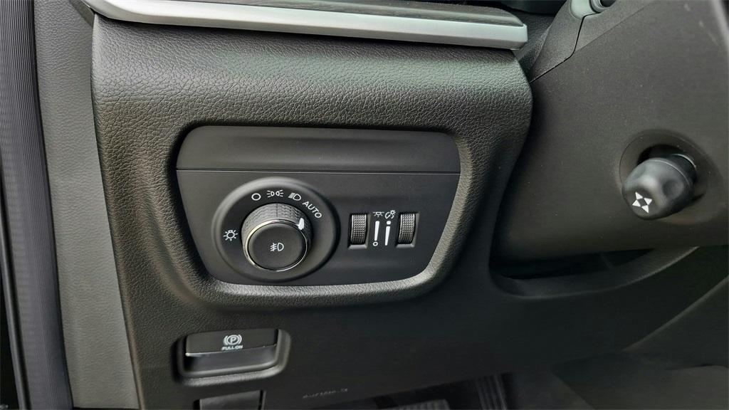 new 2025 Jeep Grand Cherokee car, priced at $50,834