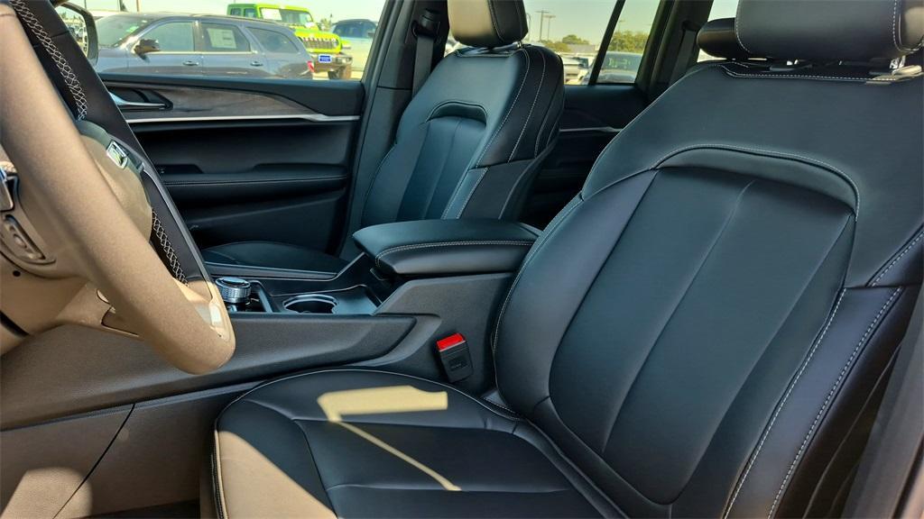 new 2025 Jeep Grand Cherokee car, priced at $48,225