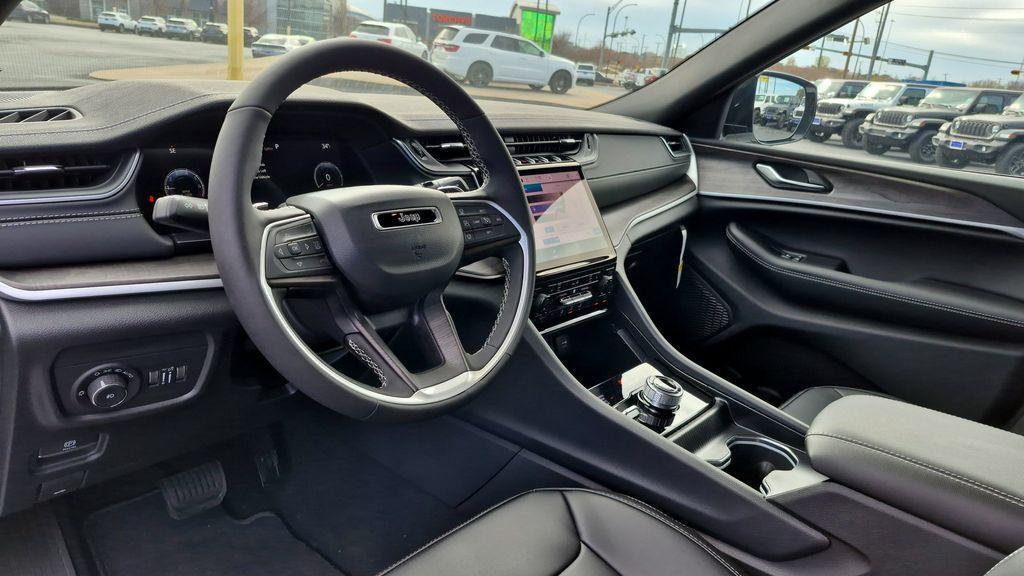 new 2025 Jeep Grand Cherokee L car, priced at $48,979