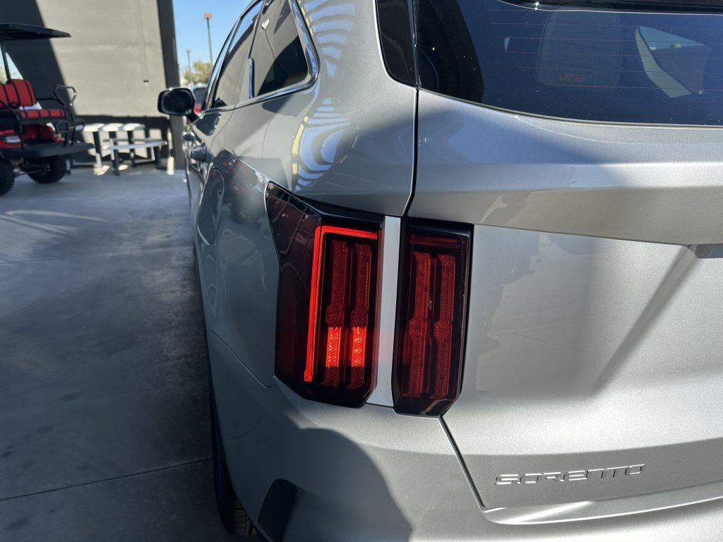 used 2023 Kia Sorento Hybrid car, priced at $28,977