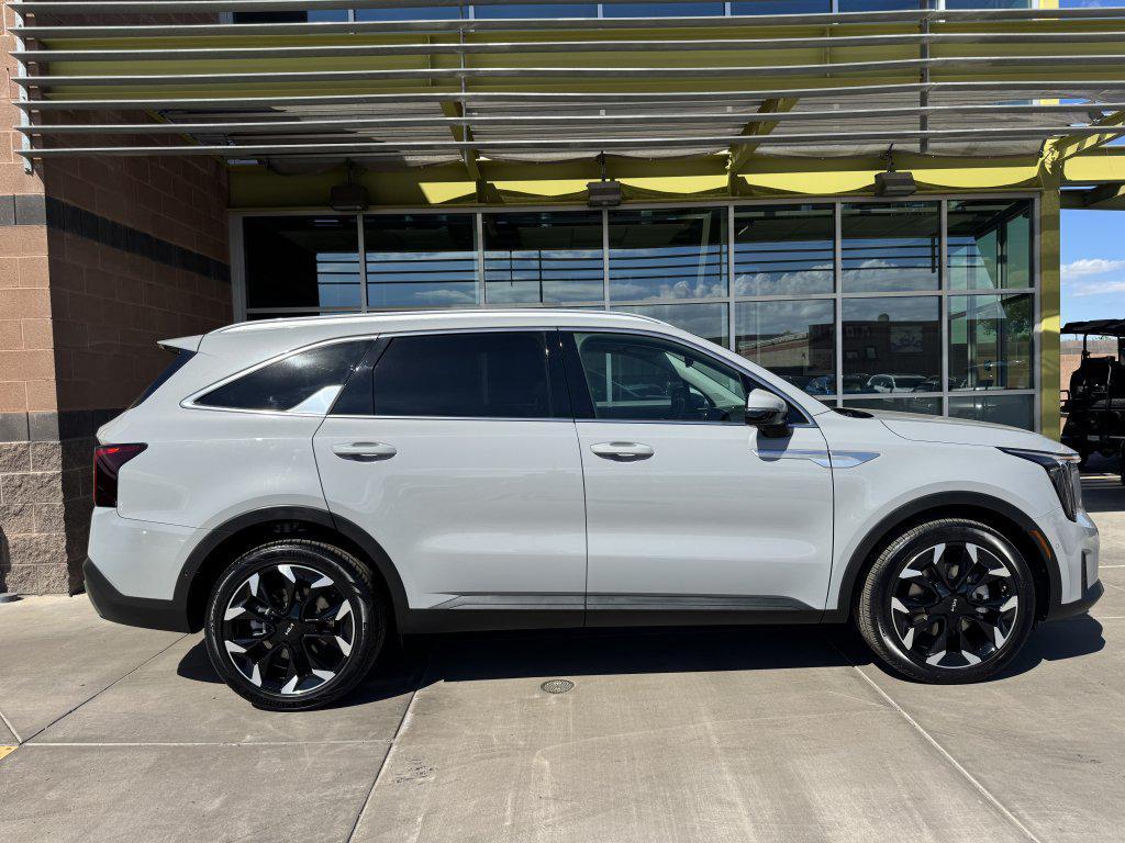 used 2024 Kia Sorento car, priced at $34,277