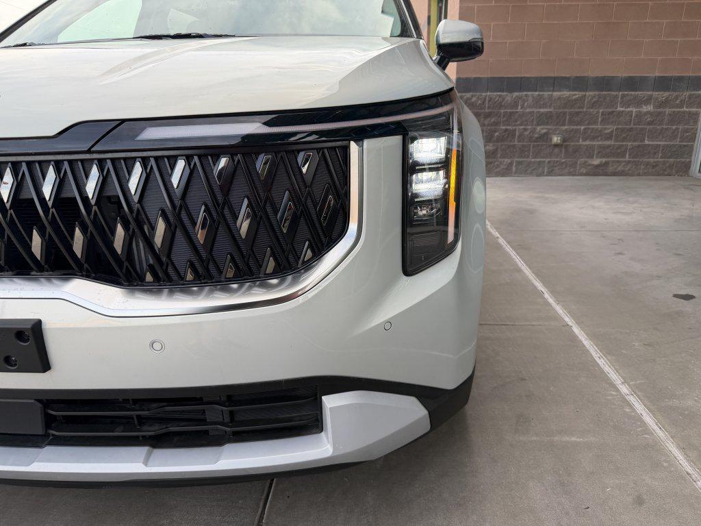 used 2025 Kia Carnival Hybrid car, priced at $39,477