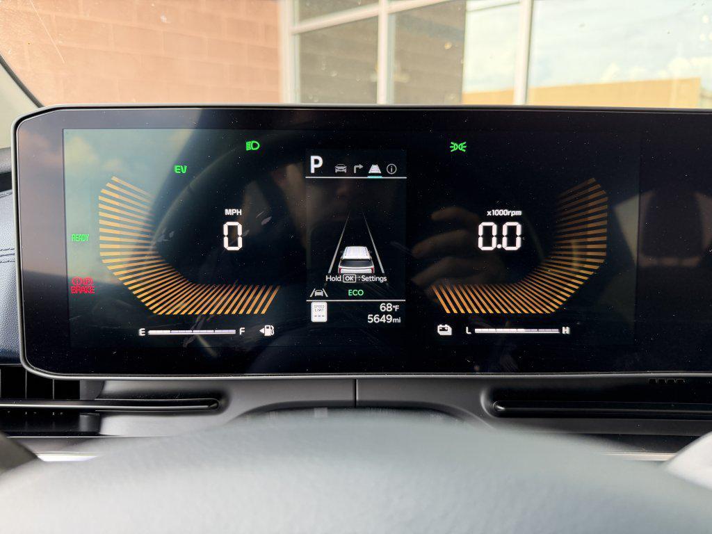 used 2025 Kia Carnival Hybrid car, priced at $39,477