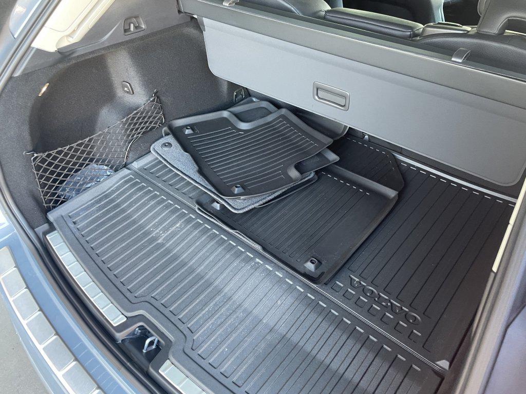 used 2022 Volvo XC60 Recharge Plug-In Hybrid car, priced at $38,477