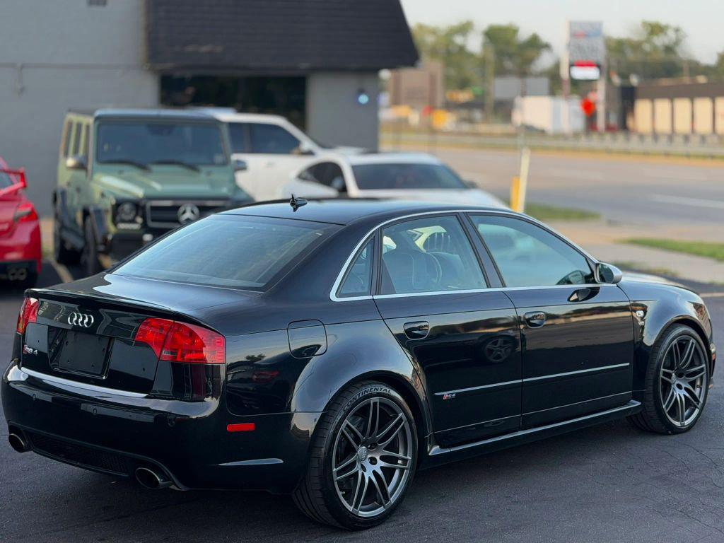 Audi RS4 view 9