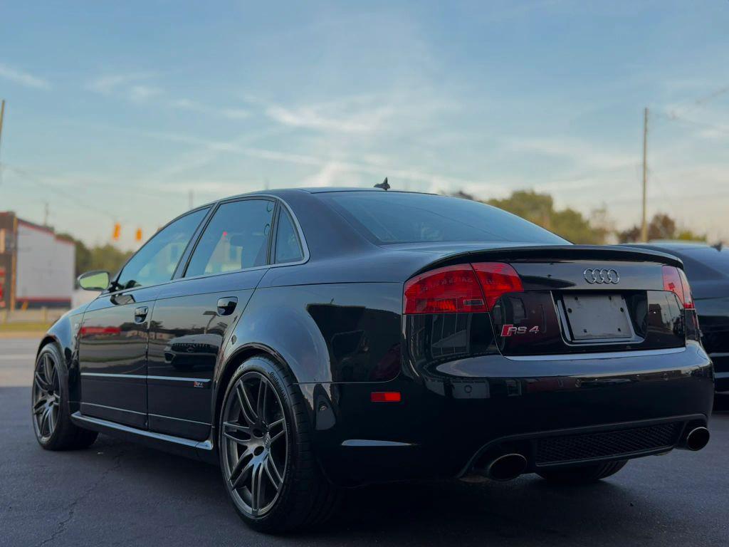 Audi RS4 view 6