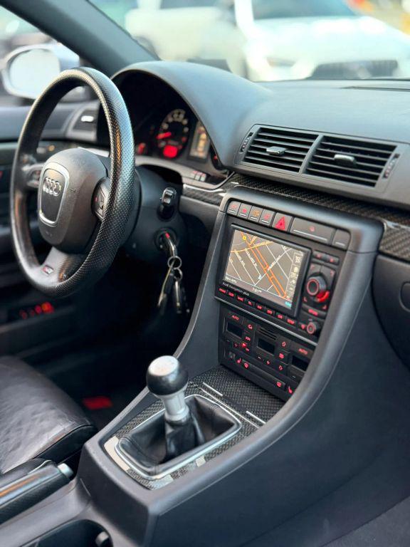 Audi RS4 view 15