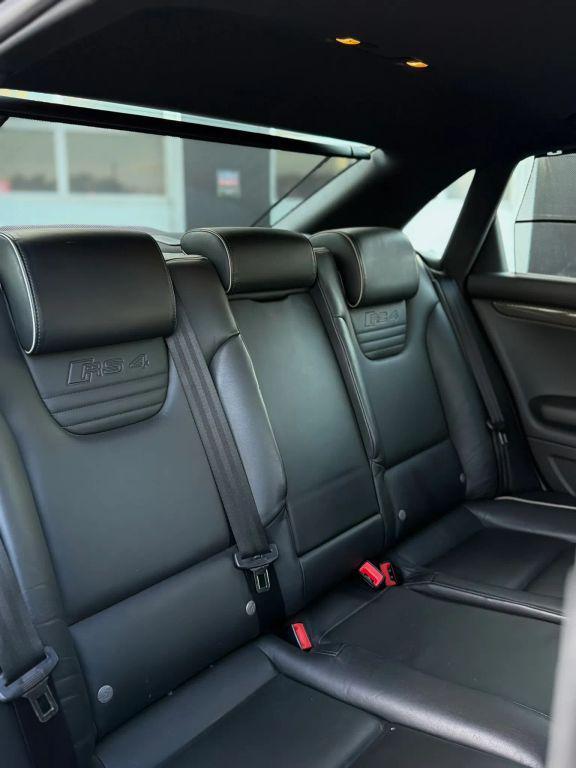 Audi RS4 view 35