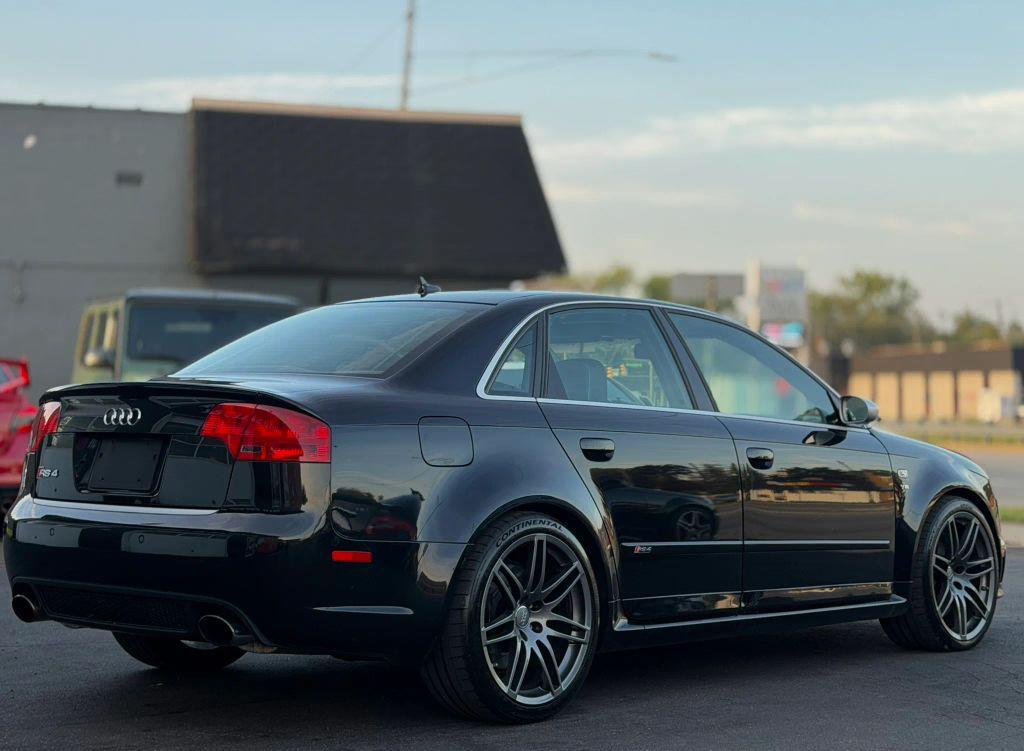 Audi RS4 view 8