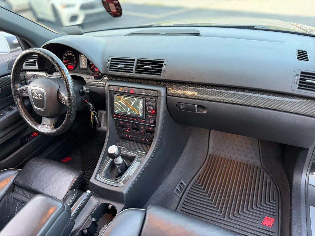 Audi RS4 view 17
