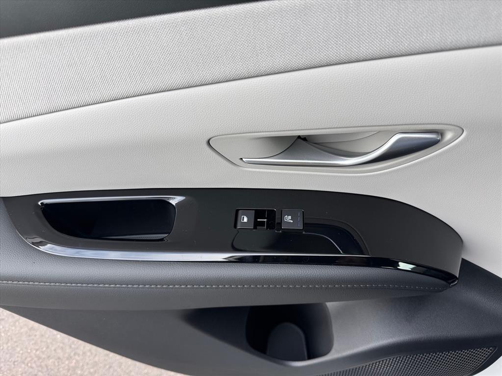 new 2026 Hyundai TUCSON Hybrid car, priced at $42,870