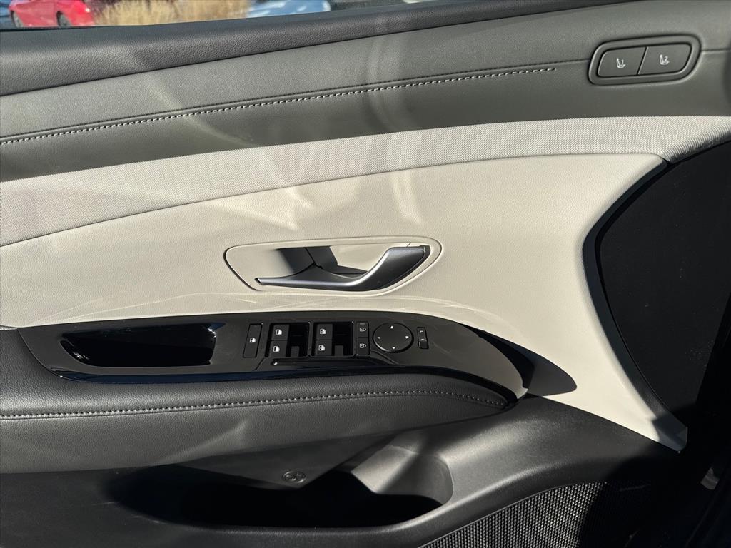 new 2026 Hyundai TUCSON Hybrid car, priced at $42,570