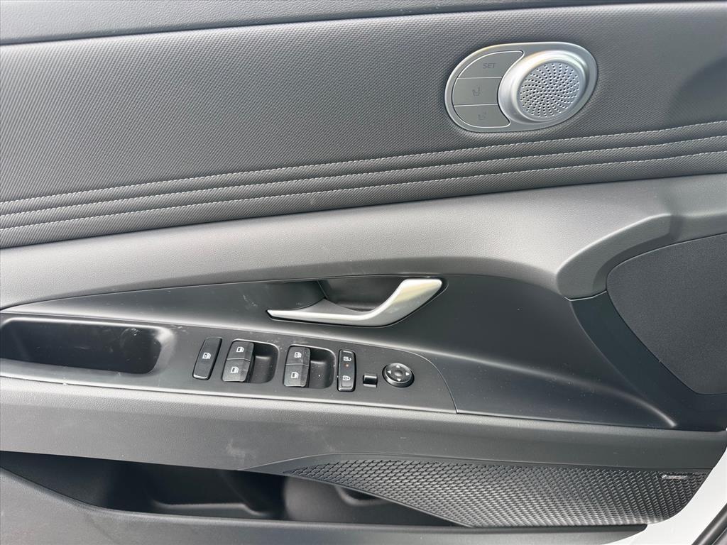 new 2026 Hyundai ELANTRA HEV car, priced at $30,685