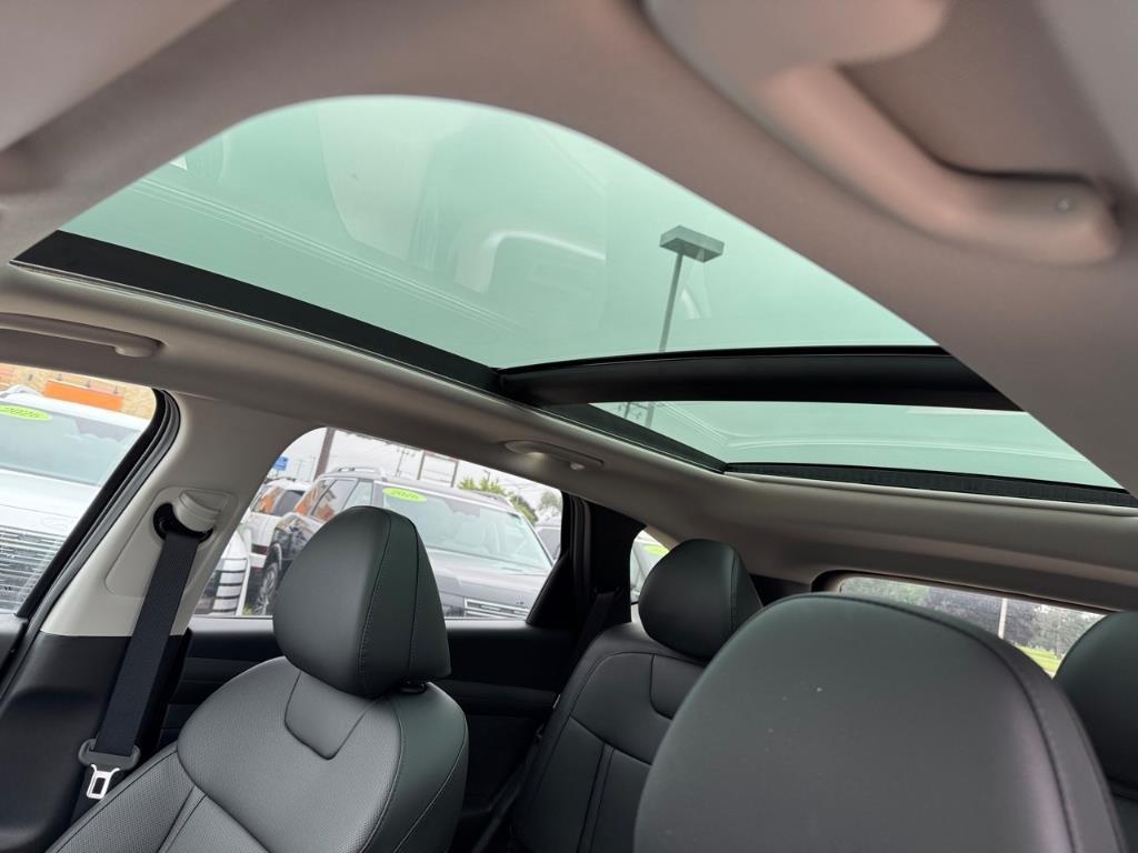 used 2025 Hyundai TUCSON Hybrid car, priced at $31,999