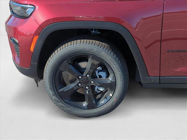 new 2025 Jeep Grand Cherokee car, priced at $40,300