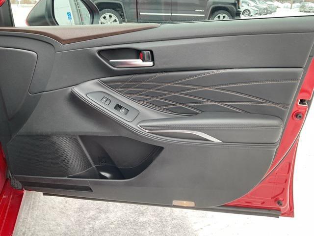 used 2022 Toyota Avalon Hybrid car, priced at $29,998