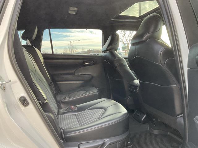 used 2021 Toyota Highlander car, priced at $32,998