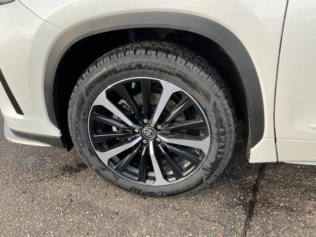 used 2021 Toyota Highlander car, priced at $32,998