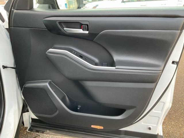 used 2021 Toyota Highlander car, priced at $32,998