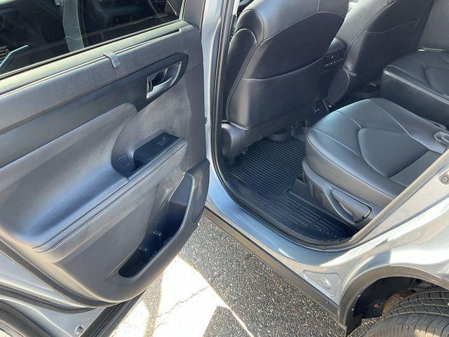 used 2021 Toyota Highlander car, priced at $26,998