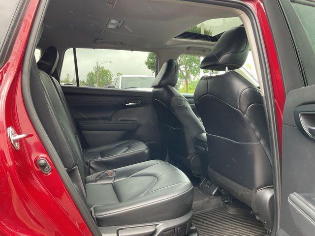 used 2022 Toyota Highlander Hybrid car, priced at $34,348