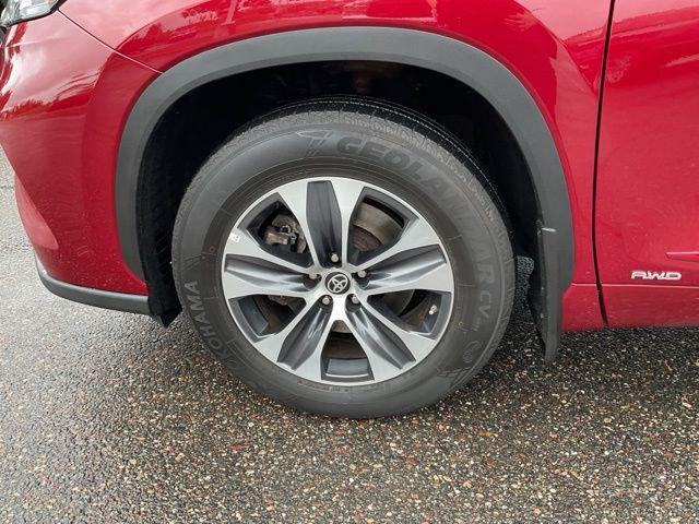 used 2022 Toyota Highlander Hybrid car, priced at $34,348