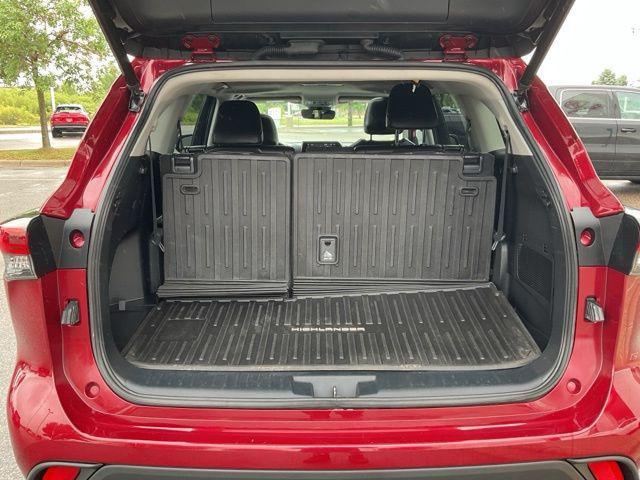 used 2022 Toyota Highlander Hybrid car, priced at $34,348