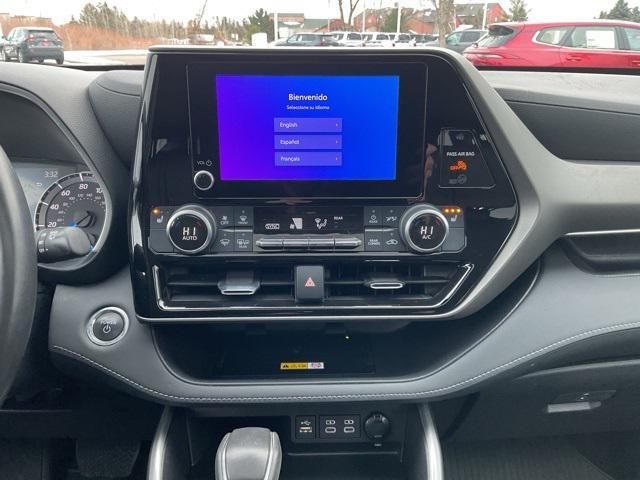 used 2023 Toyota Highlander Hybrid car, priced at $38,499