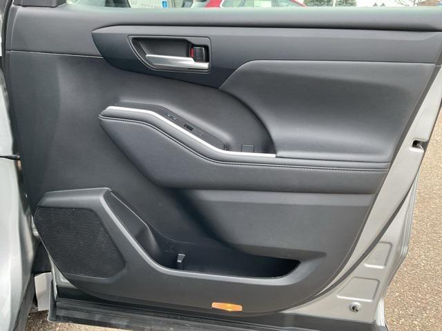used 2023 Toyota Highlander Hybrid car, priced at $38,499
