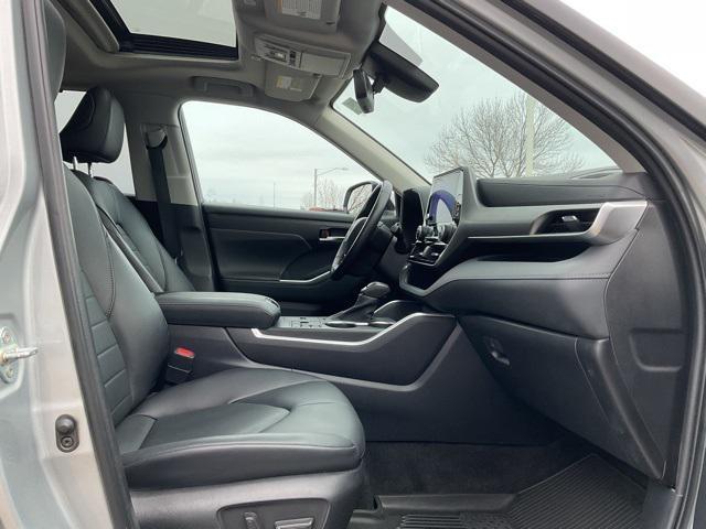 used 2023 Toyota Highlander Hybrid car, priced at $38,499