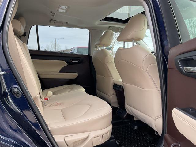 used 2022 Toyota Highlander car, priced at $35,599