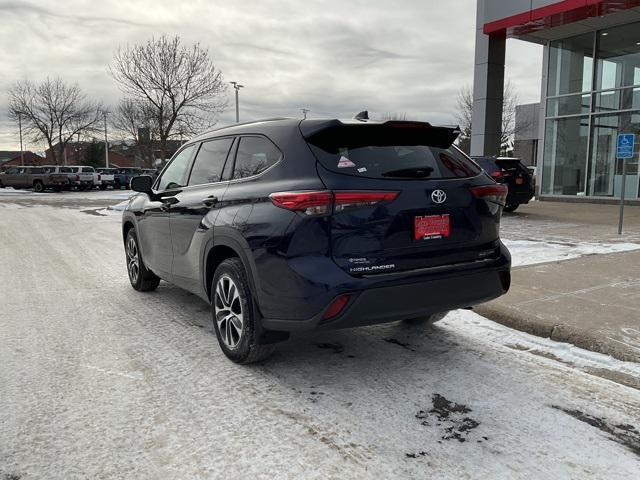 used 2022 Toyota Highlander car, priced at $35,599