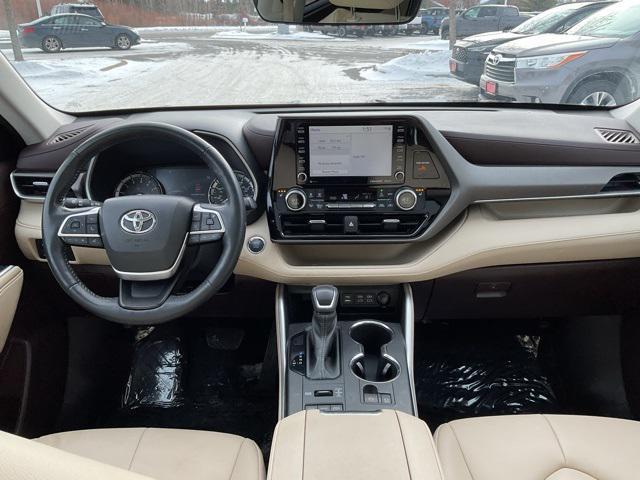 used 2022 Toyota Highlander car, priced at $35,599