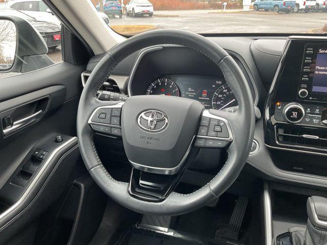 used 2020 Toyota Highlander car, priced at $25,299