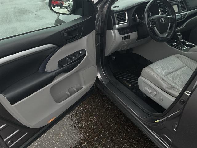 used 2015 Toyota Highlander car, priced at $12,499
