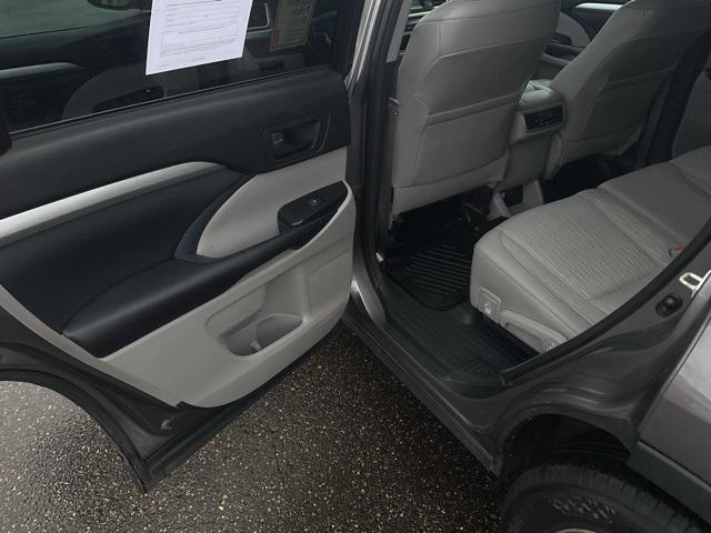 used 2015 Toyota Highlander car, priced at $12,499