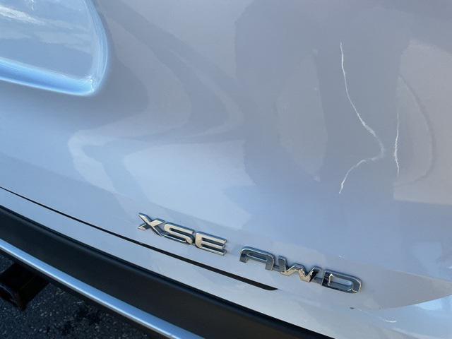 used 2022 Toyota Highlander car, priced at $32,998