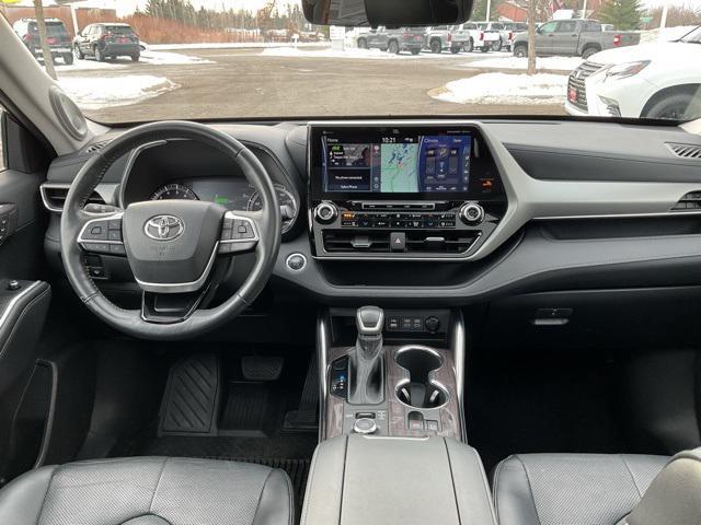 used 2022 Toyota Highlander car, priced at $40,998