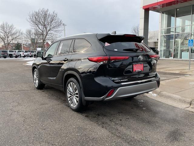 used 2022 Toyota Highlander car, priced at $40,998