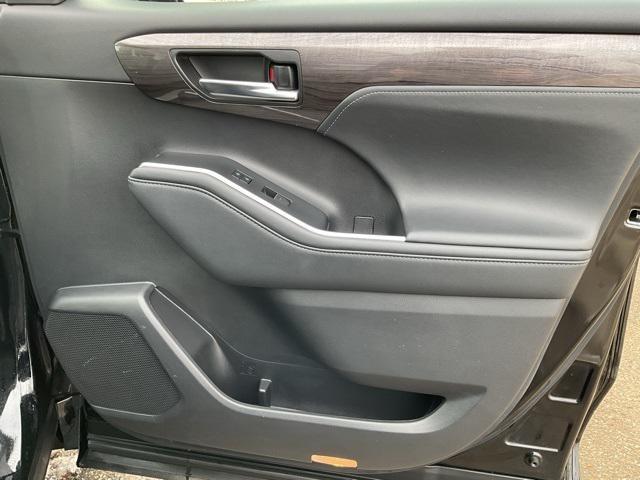used 2022 Toyota Highlander car, priced at $40,998