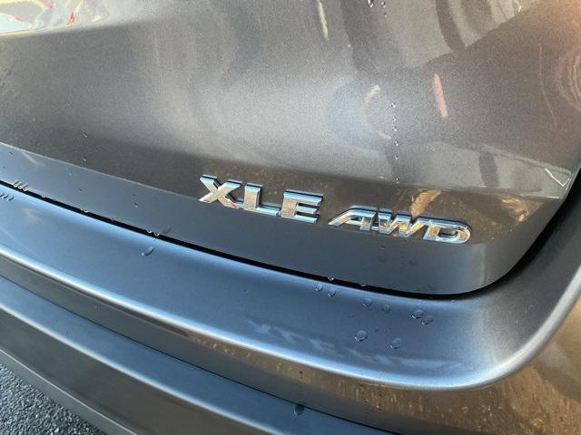 used 2018 Toyota Highlander car, priced at $25,599