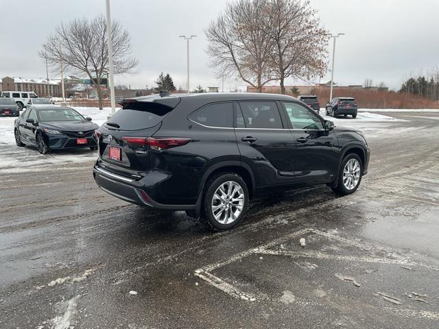 used 2024 Toyota Highlander Hybrid car, priced at $47,499
