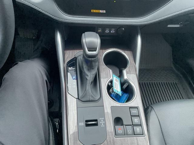used 2024 Toyota Highlander Hybrid car, priced at $47,499