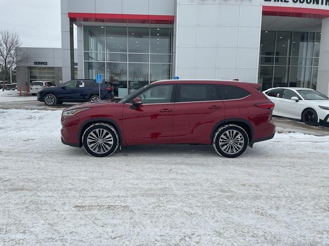 used 2021 Toyota Highlander car, priced at $39,998