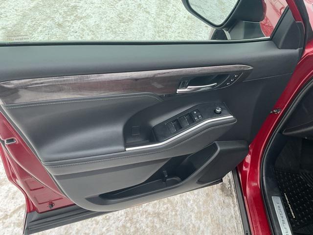 used 2021 Toyota Highlander car, priced at $39,998