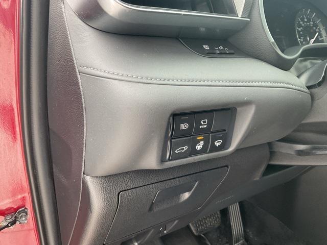 used 2021 Toyota Highlander car, priced at $39,998