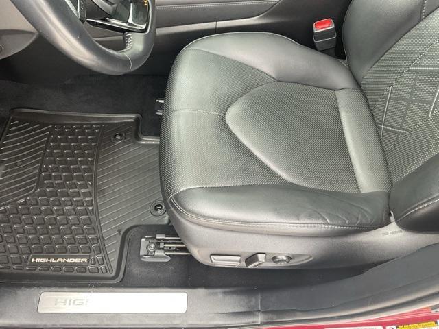 used 2021 Toyota Highlander car, priced at $39,998