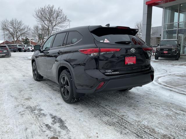 used 2021 Toyota Highlander car, priced at $34,998