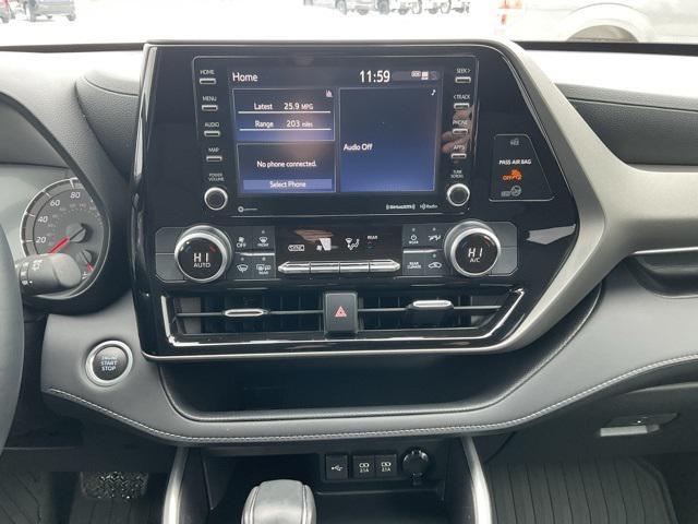 used 2021 Toyota Highlander car, priced at $34,998