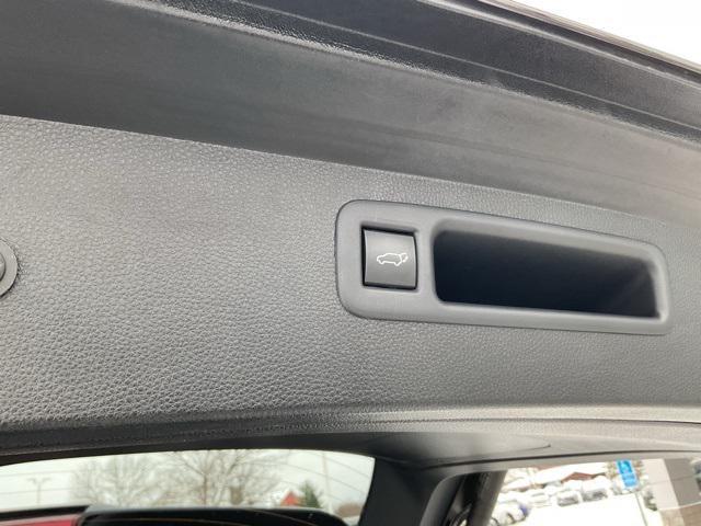 used 2021 Toyota Highlander car, priced at $34,998